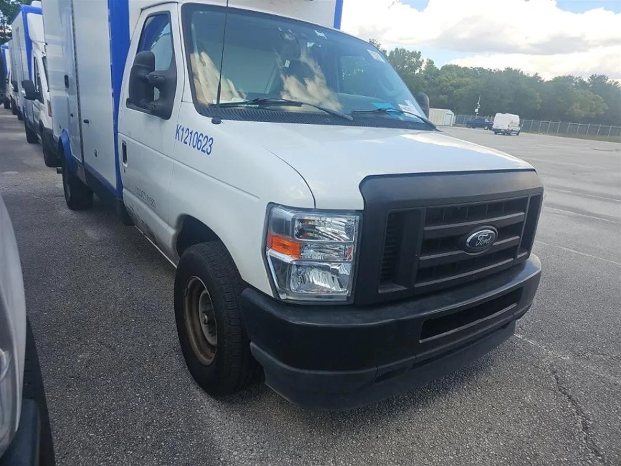 Ford Econoline E-350 Super Duty 2024