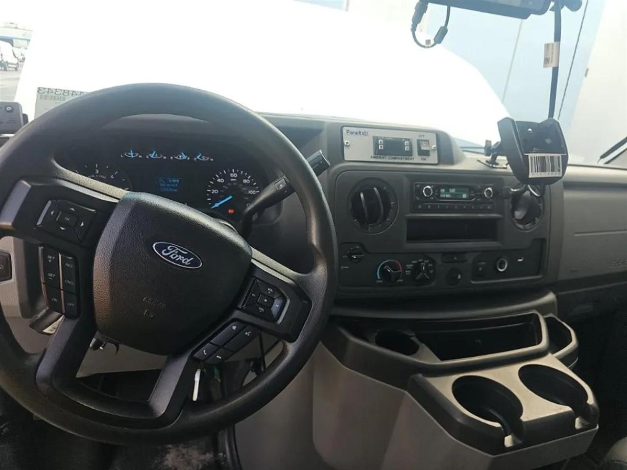 Ford Econoline E-350 Super Duty 2024