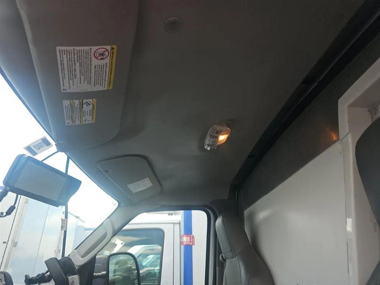 Ford Econoline E-350 Super Duty 2024