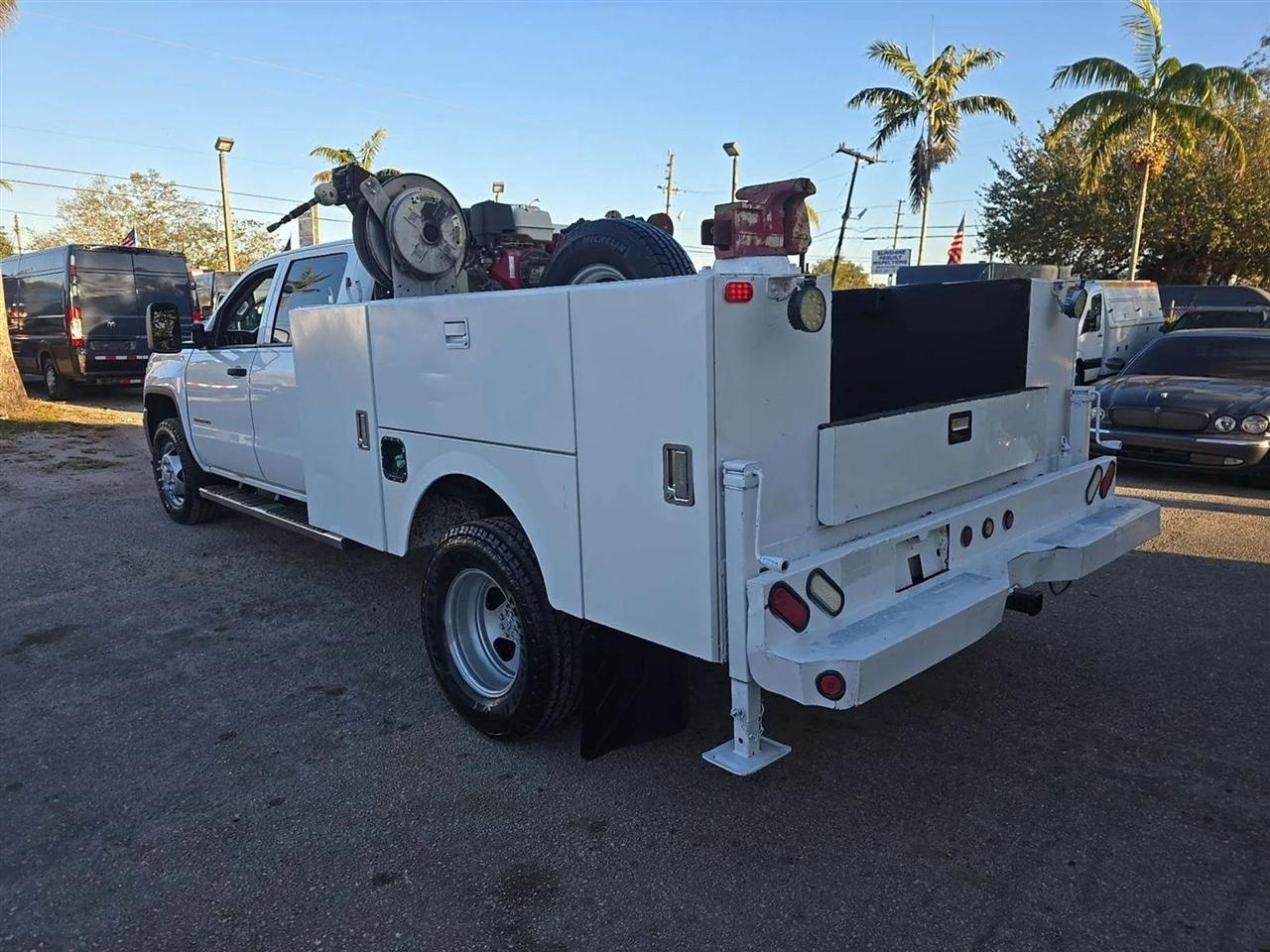 GMC Sierra 3500HD Base Crew Cab 4WD 2015