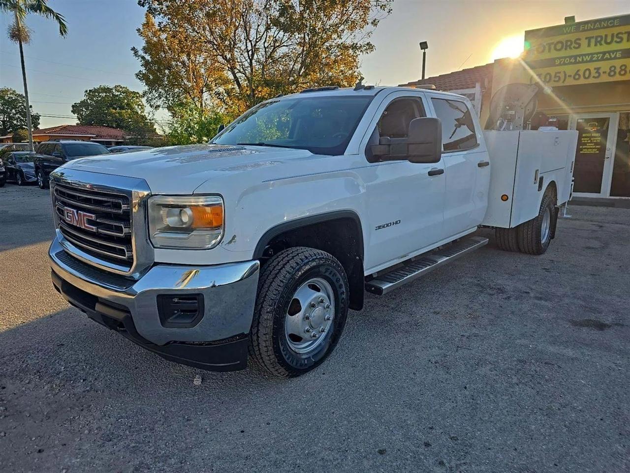 GMC Sierra 3500HD Base Crew Cab 4WD 2015