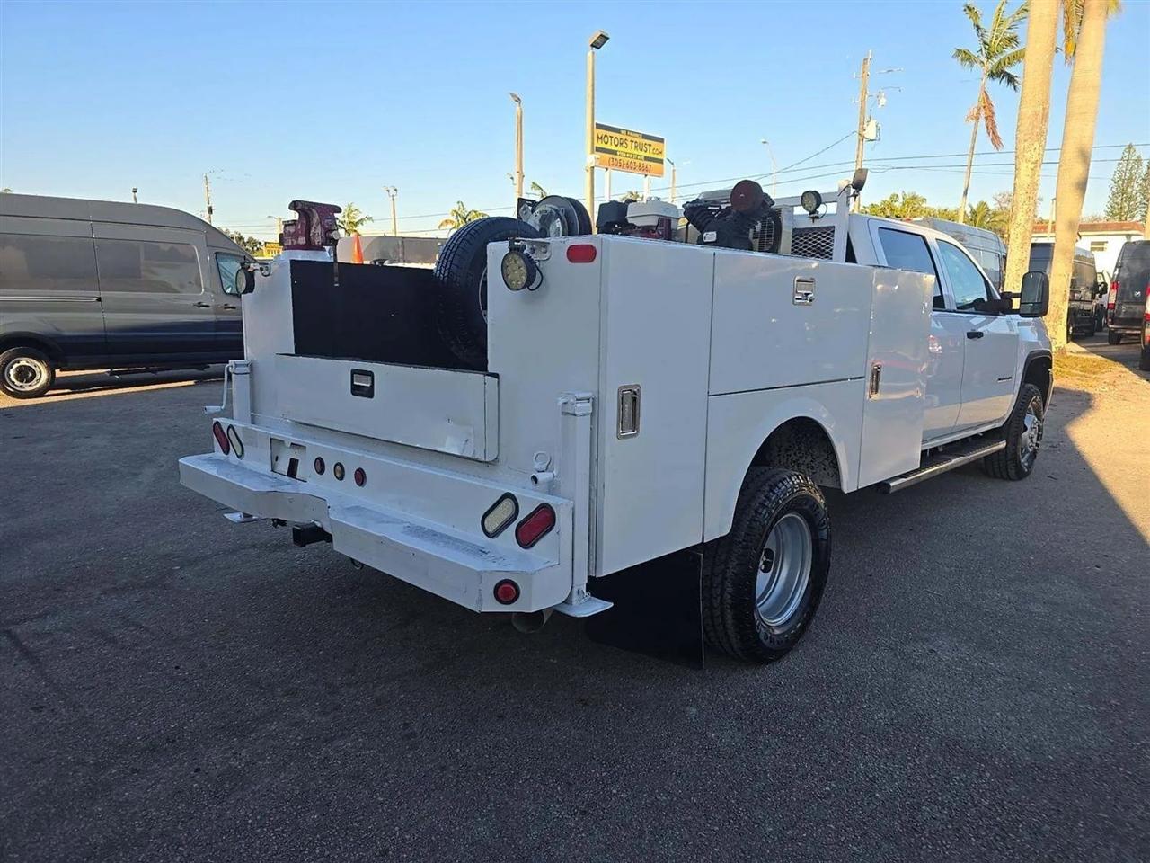 GMC Sierra 3500HD Base Crew Cab 4WD 2015