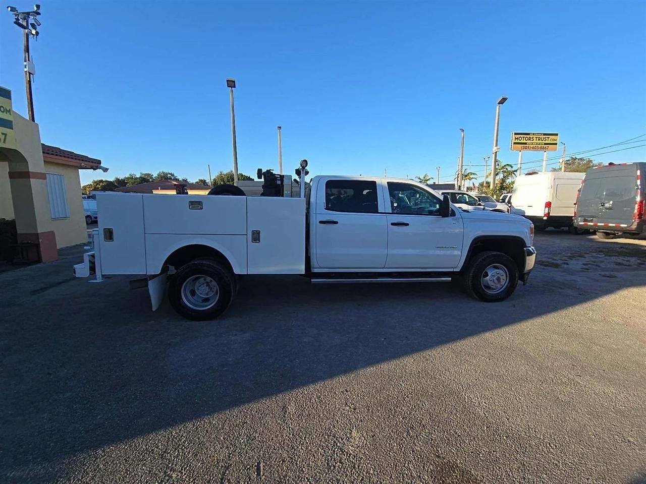 GMC Sierra 3500HD Base Crew Cab 4WD 2015