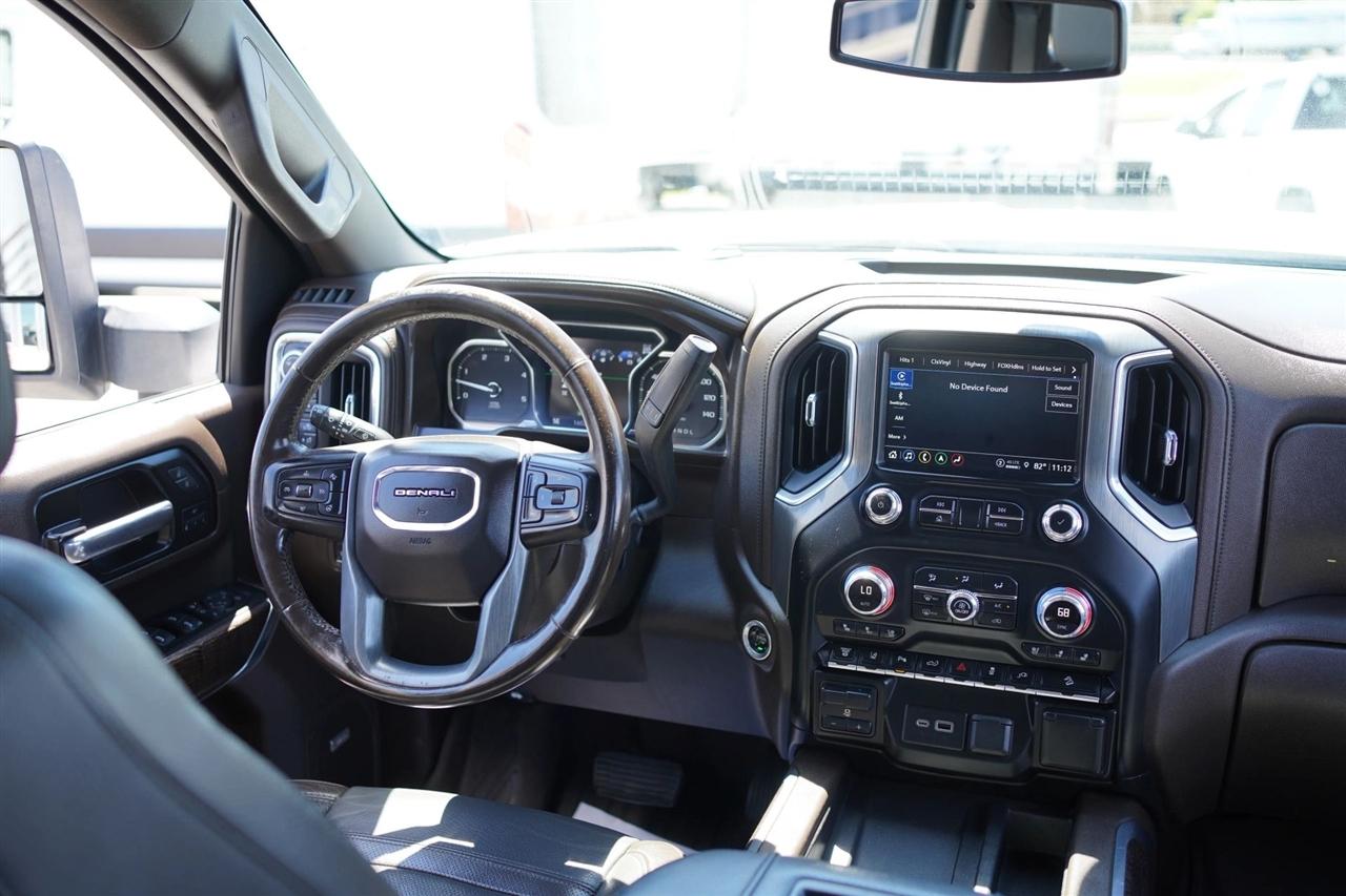 GMC Sierra 2500HD Denali Crew Cab 4WD SB 2022