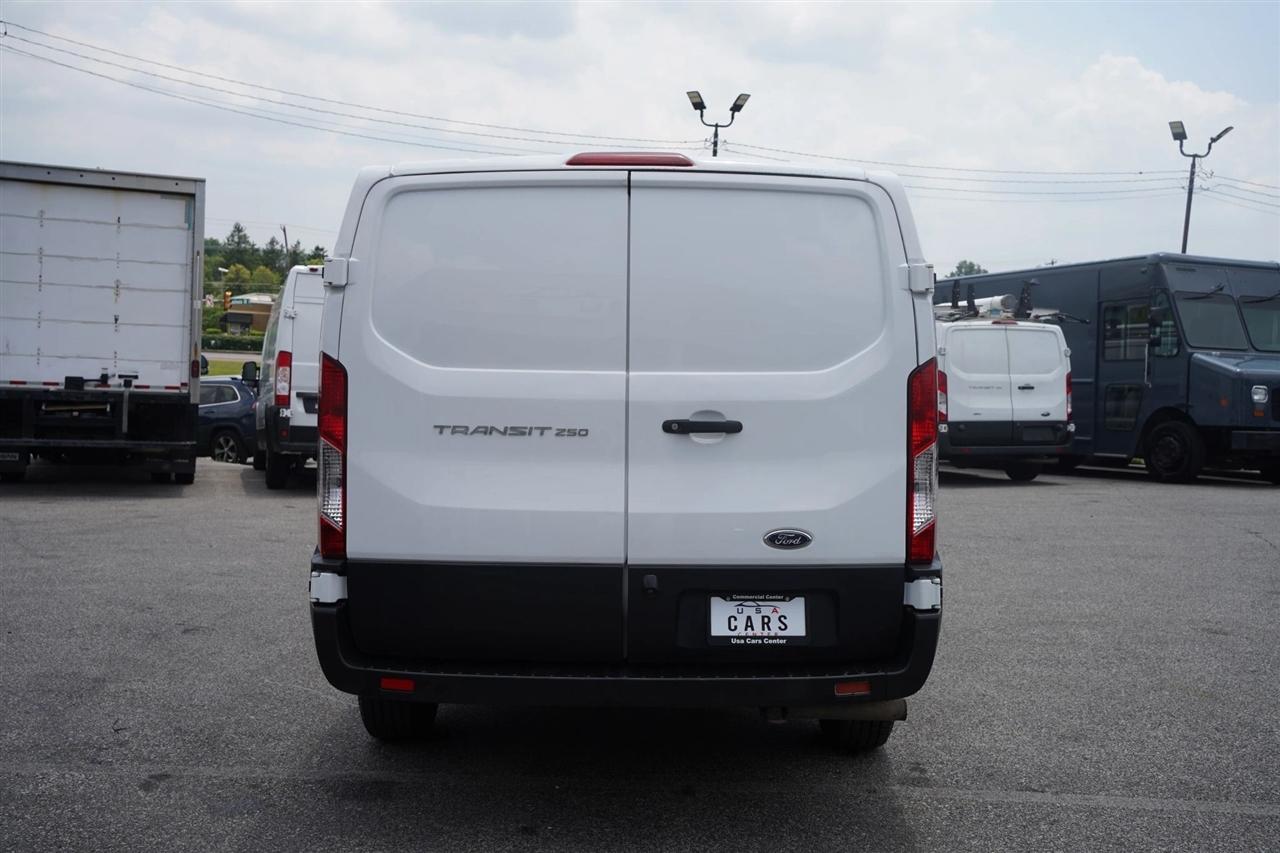 Ford Transit 250 Van Low Roof w/Sliding Pass. 130-in. WB 2021
