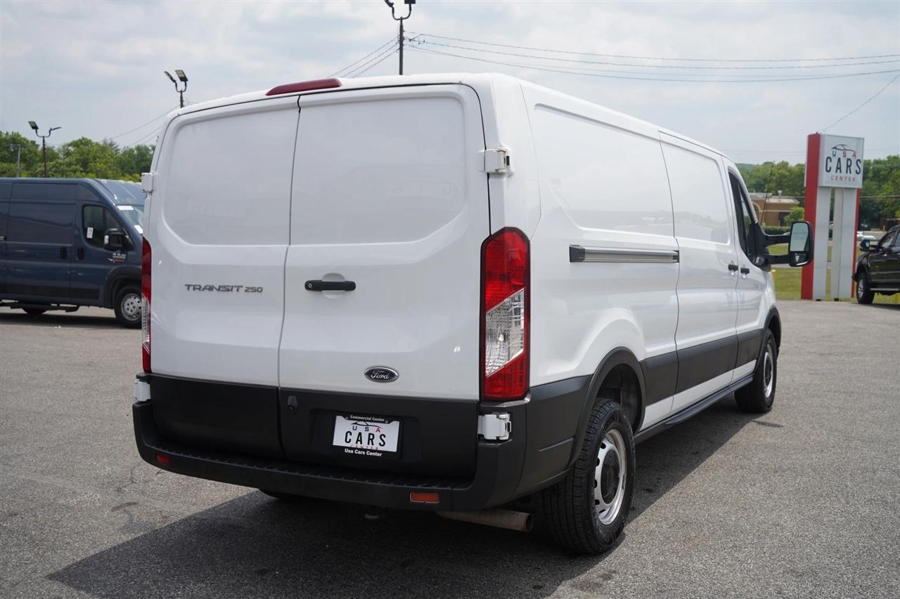 Ford Transit 250 Van Low Roof w/Sliding Pass. 130-in. WB 2021