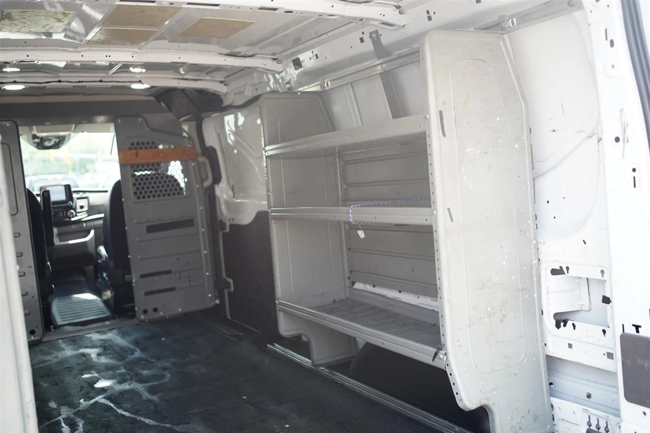 Ford Transit 250 Van Low Roof w/Sliding Pass. 130-in. WB 2021