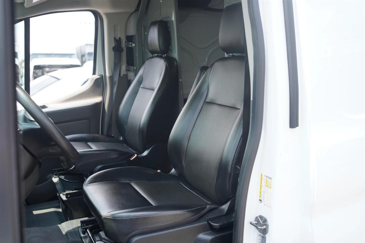 Ford Transit 250 Van Low Roof w/Sliding Pass. 130-in. WB 2021