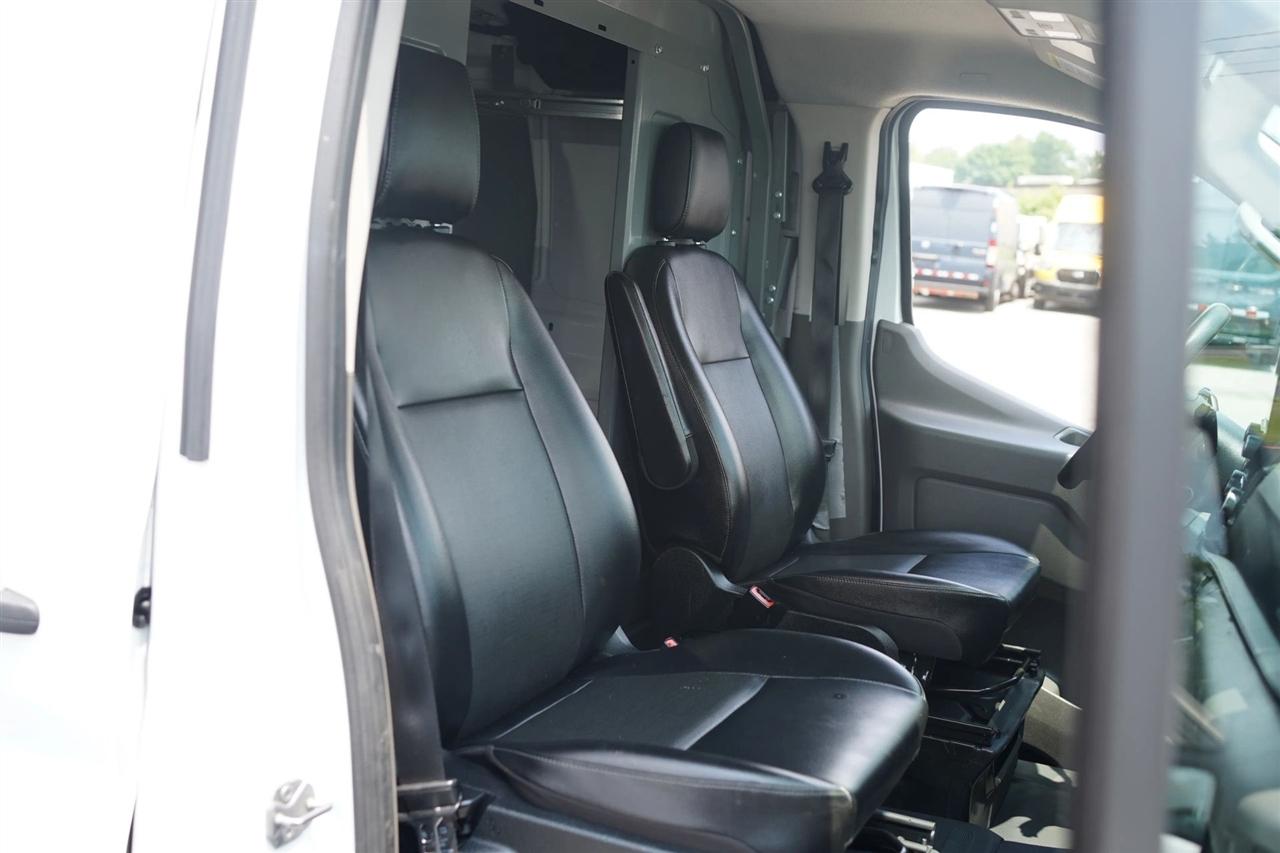 Ford Transit 250 Van Low Roof w/Sliding Pass. 130-in. WB 2021