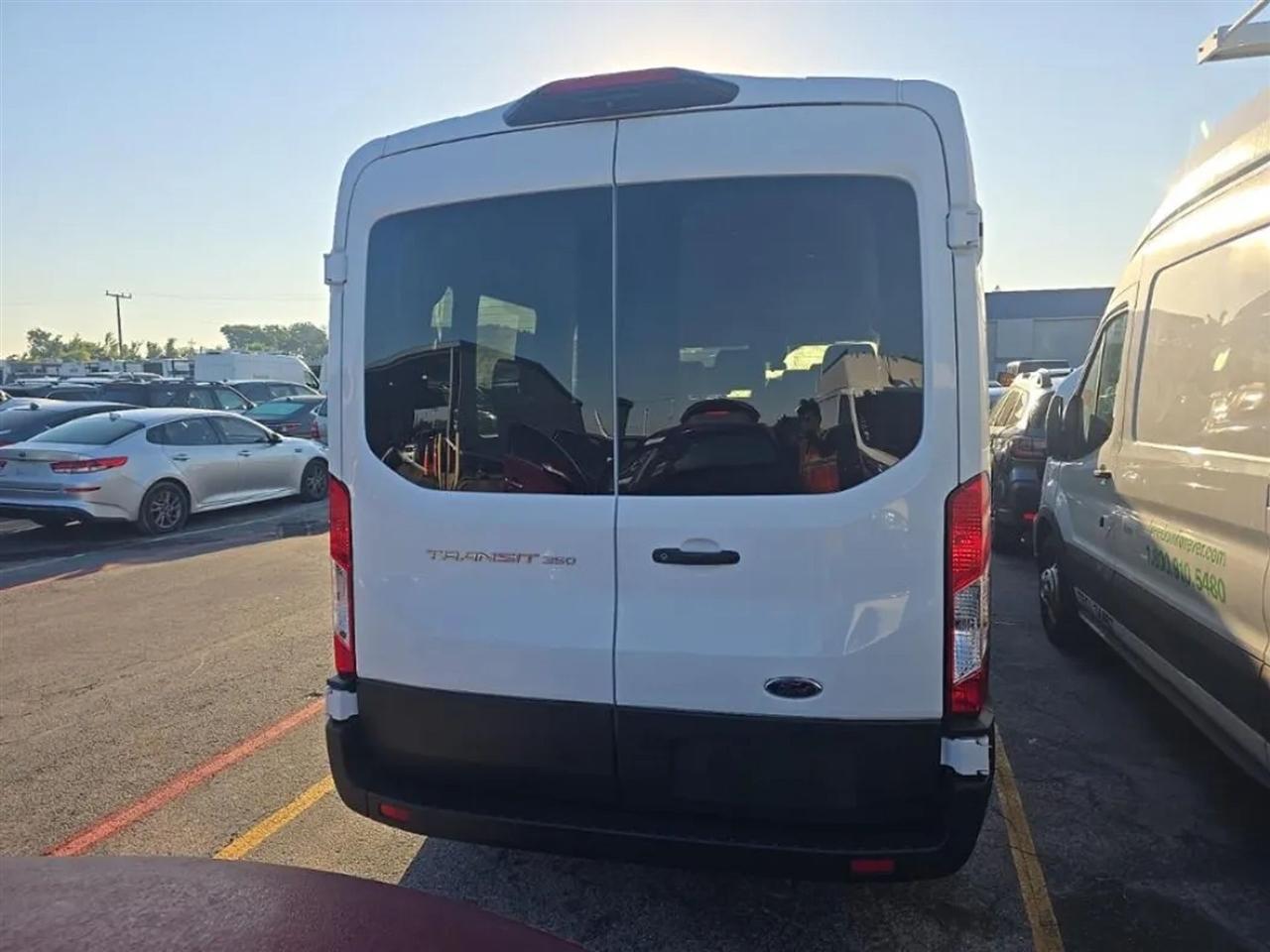 Ford Transit 350 Wagon Med. Roof XL w/Sliding Pass. 148-in. WB 2022