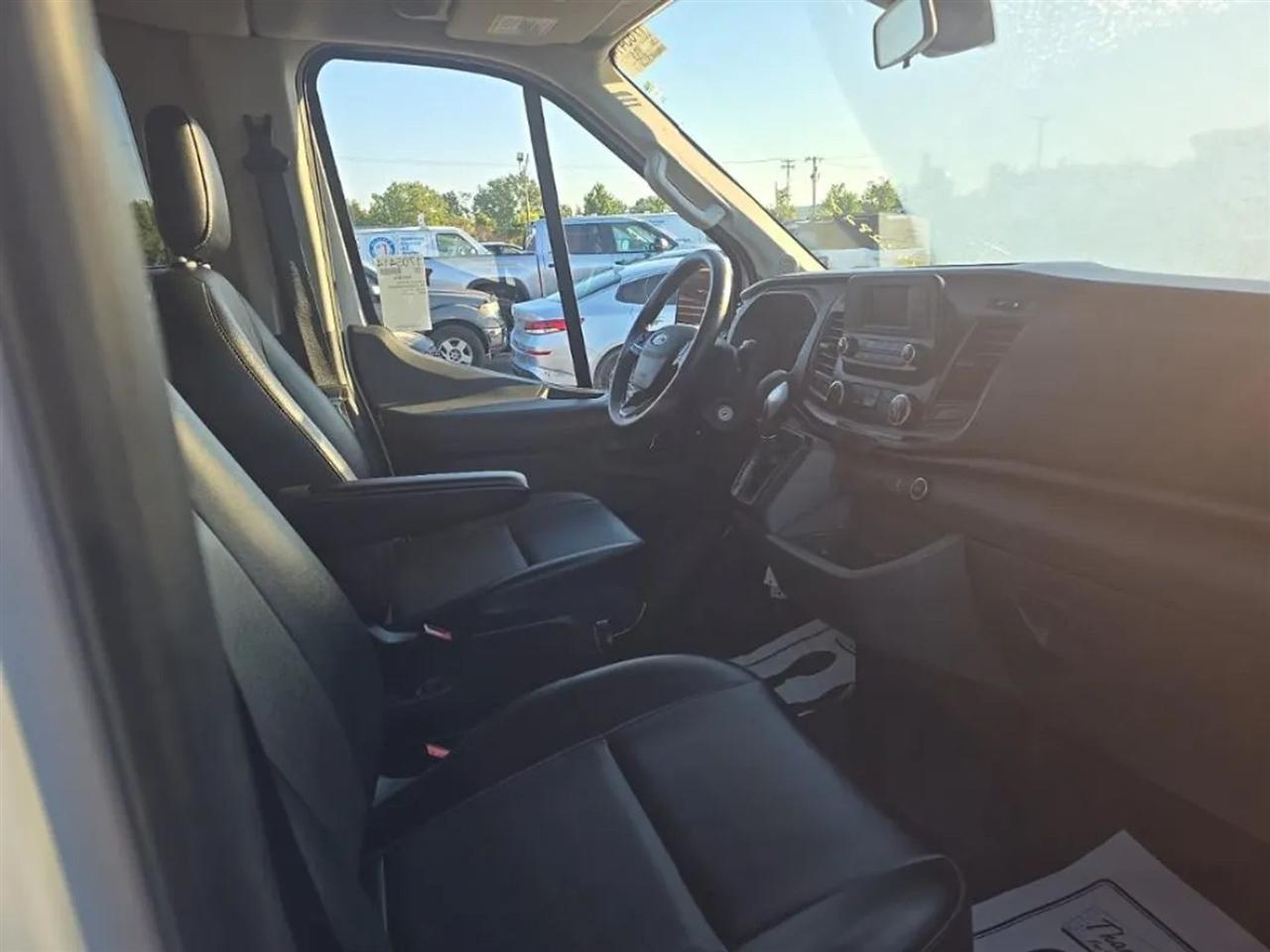 Ford Transit 350 Wagon Med. Roof XL w/Sliding Pass. 148-in. WB 2022