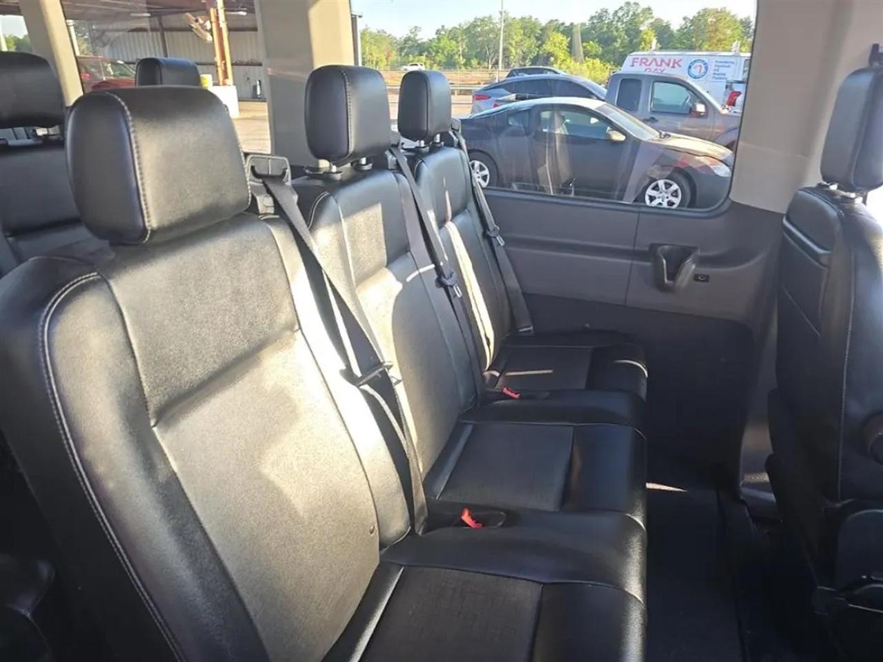 Ford Transit 350 Wagon Med. Roof XL w/Sliding Pass. 148-in. WB 2022