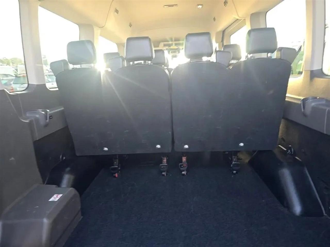 Ford Transit 350 Wagon Med. Roof XL w/Sliding Pass. 148-in. WB 2022