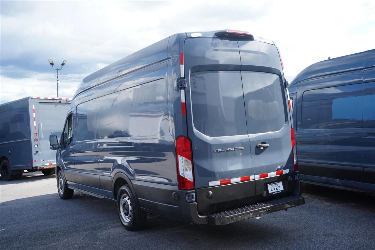 Ford Transit 250 Van High Roof w/Sliding Pass. 148-in. WB EL 2020