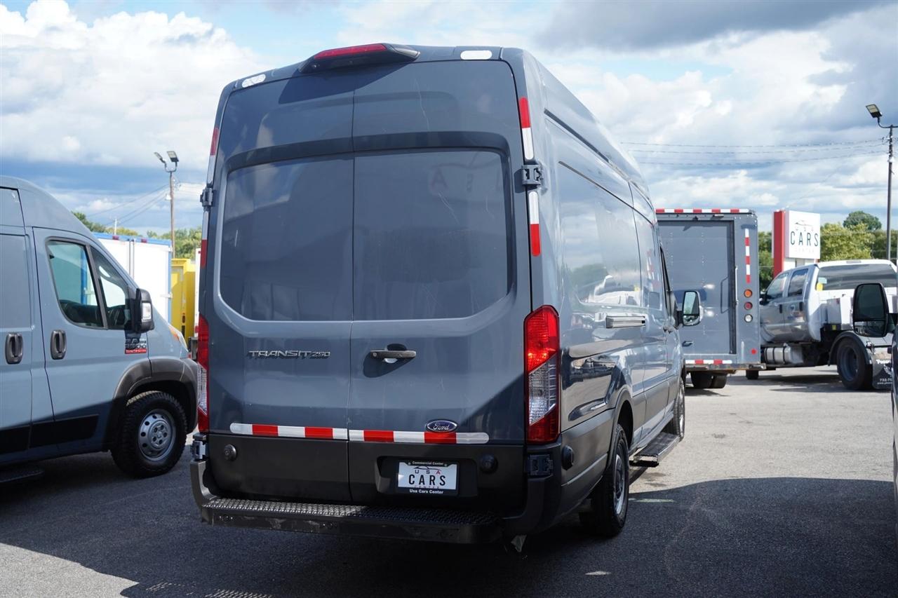 Ford Transit 250 Van High Roof w/Sliding Pass. 148-in. WB EL 2020