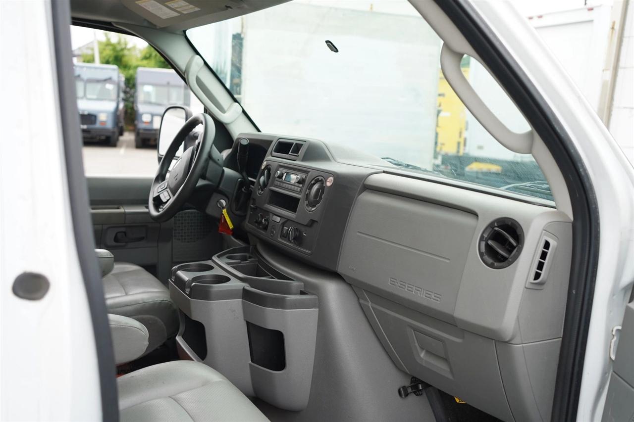 Ford Econoline E-450 2024