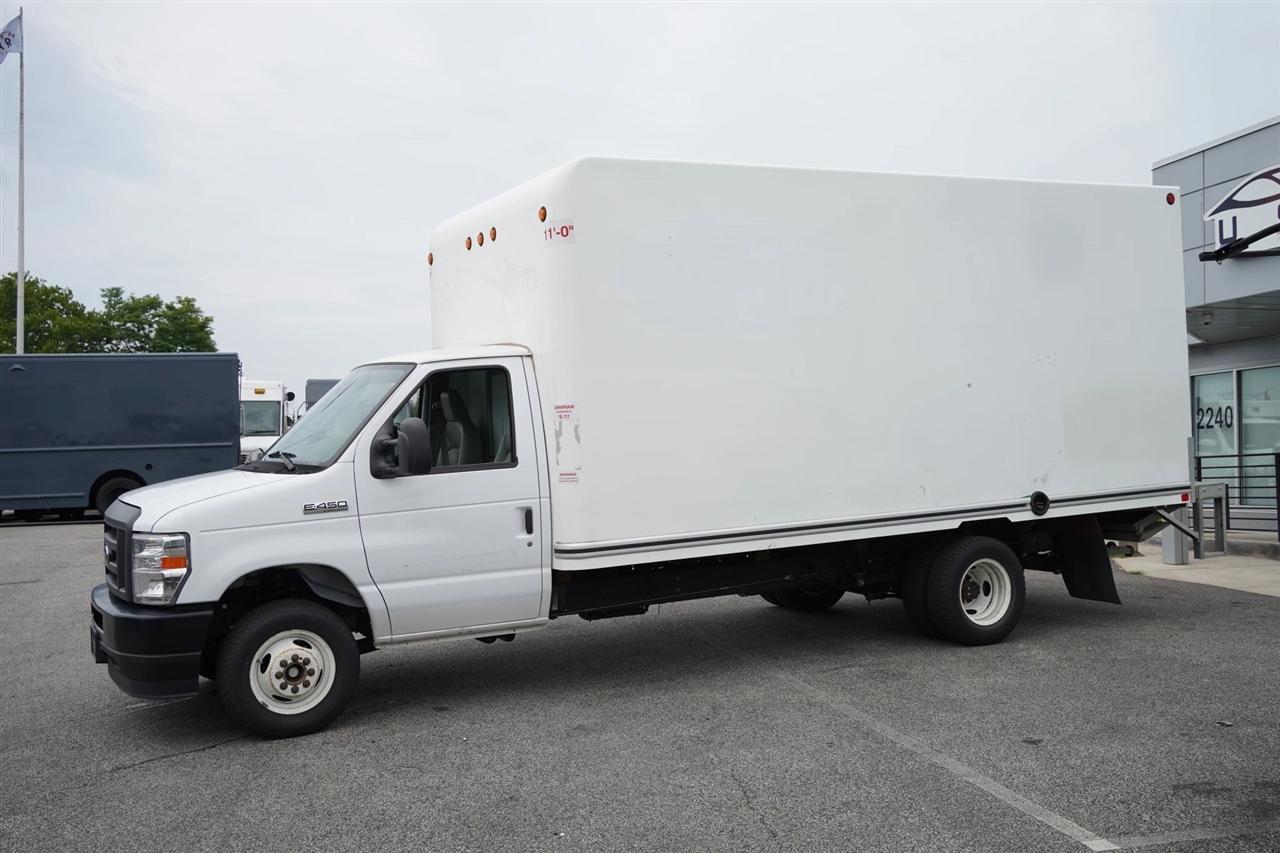 Ford Econoline E-450 2024