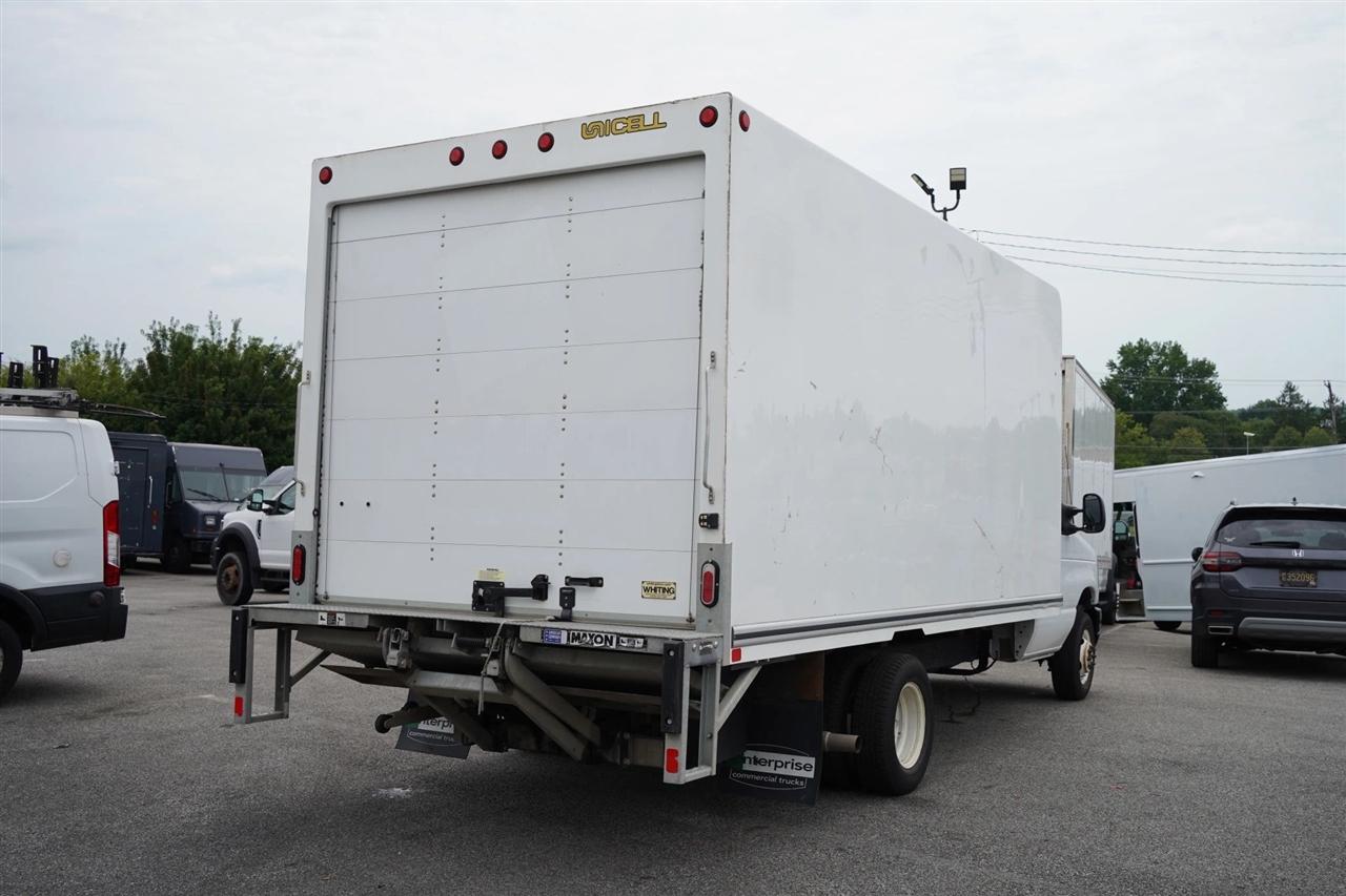 Ford Econoline E-450 2024