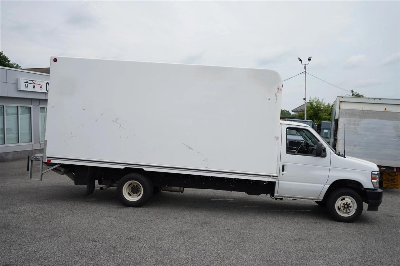Ford Econoline E-450 2024