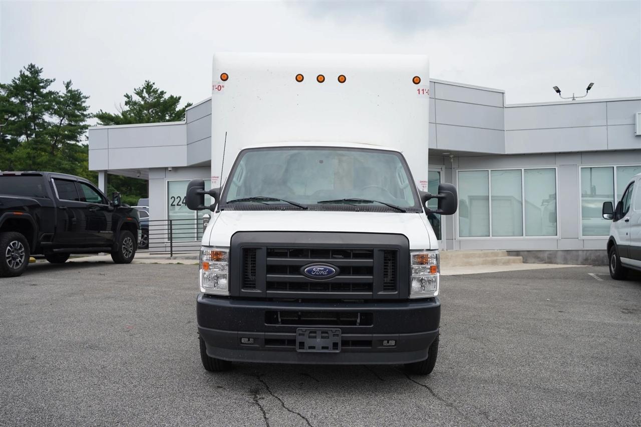 Ford Econoline E-450 2024