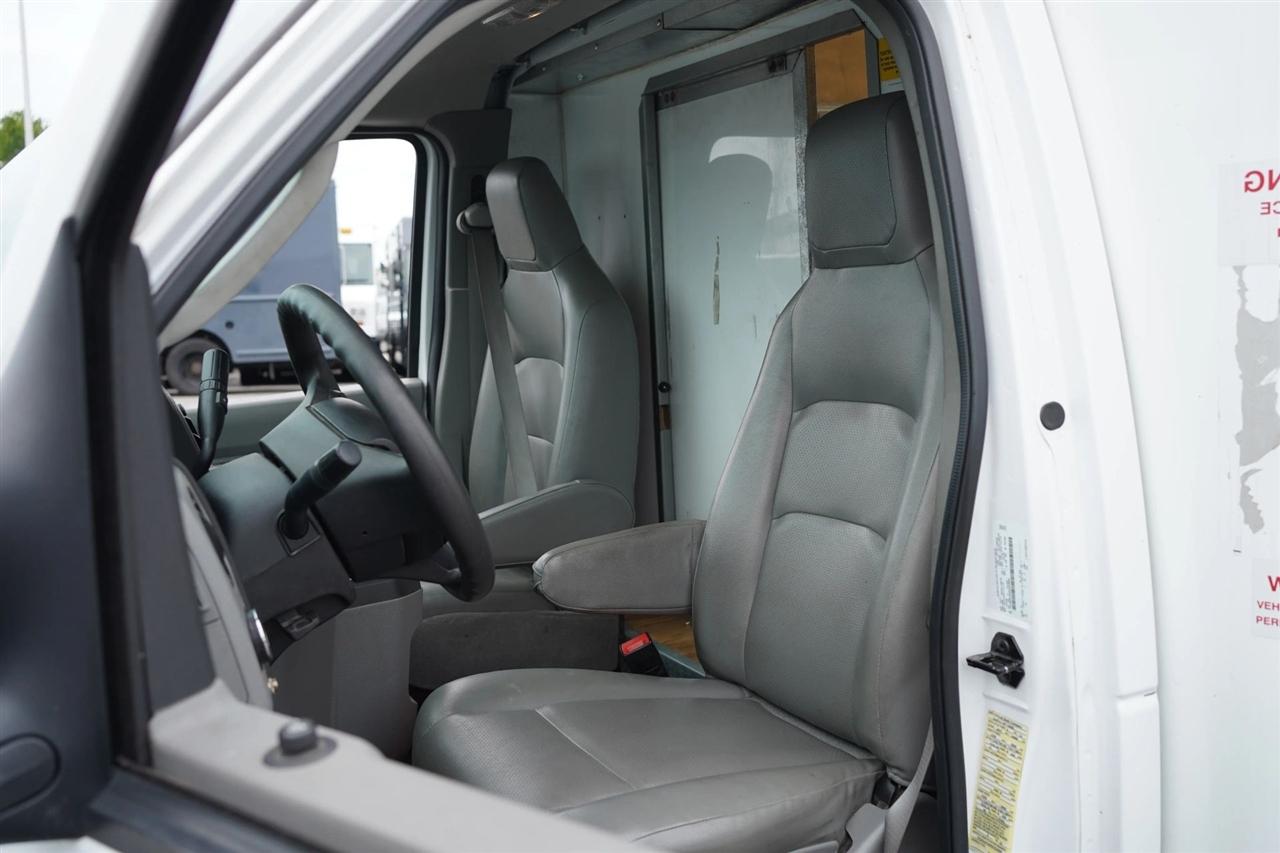 Ford Econoline E-450 2024