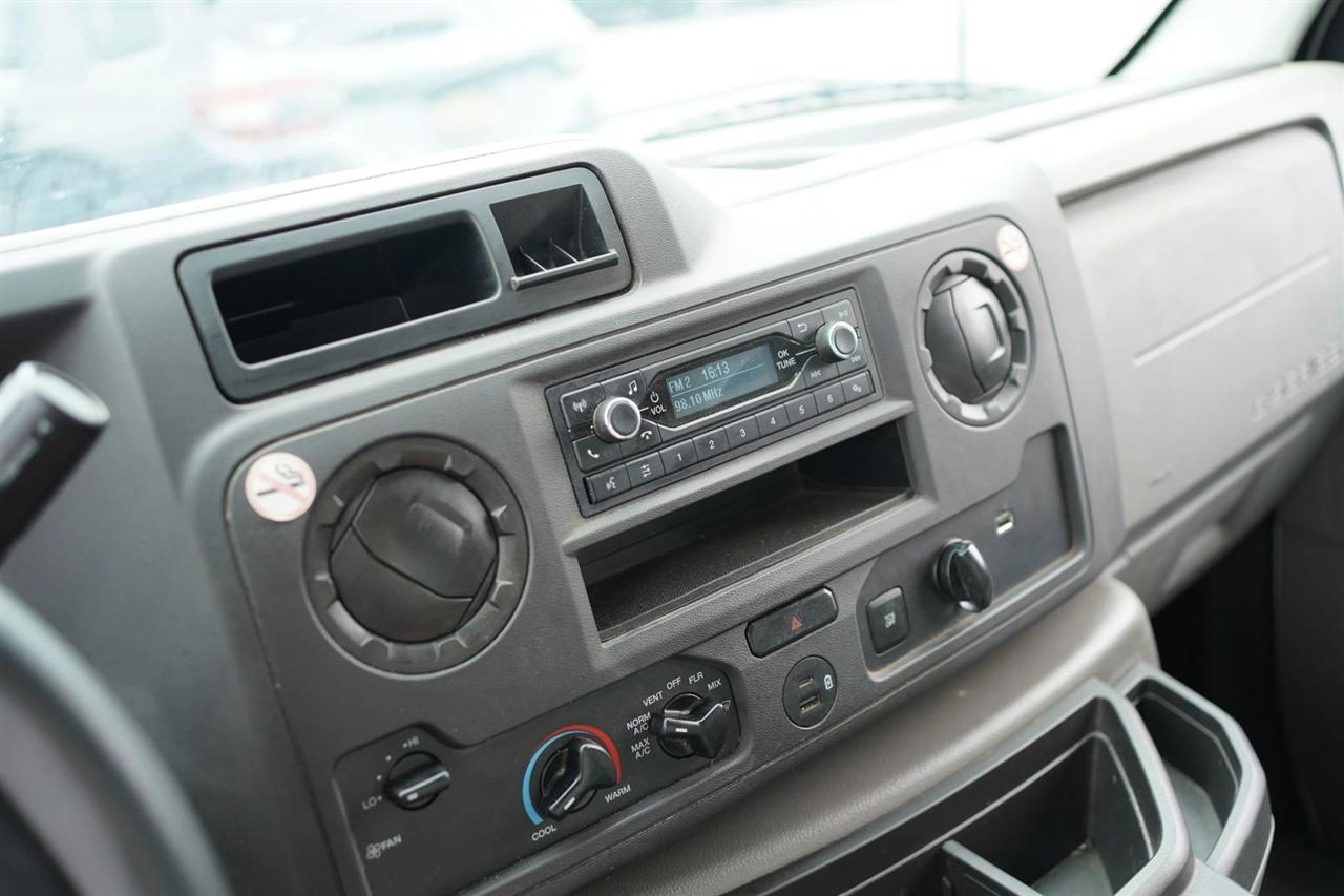 Ford Econoline E-450 2024