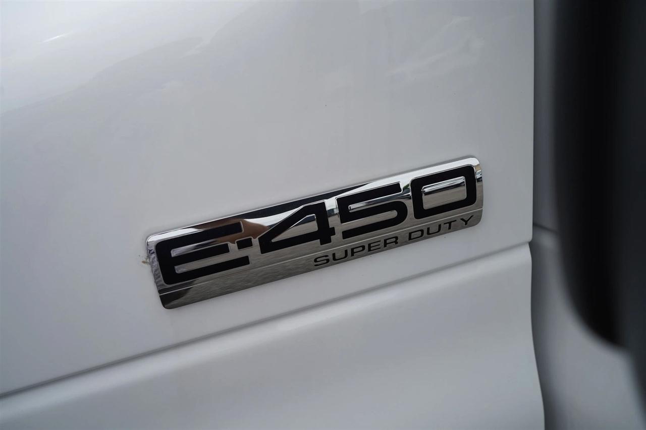 Ford Econoline E-450 2024