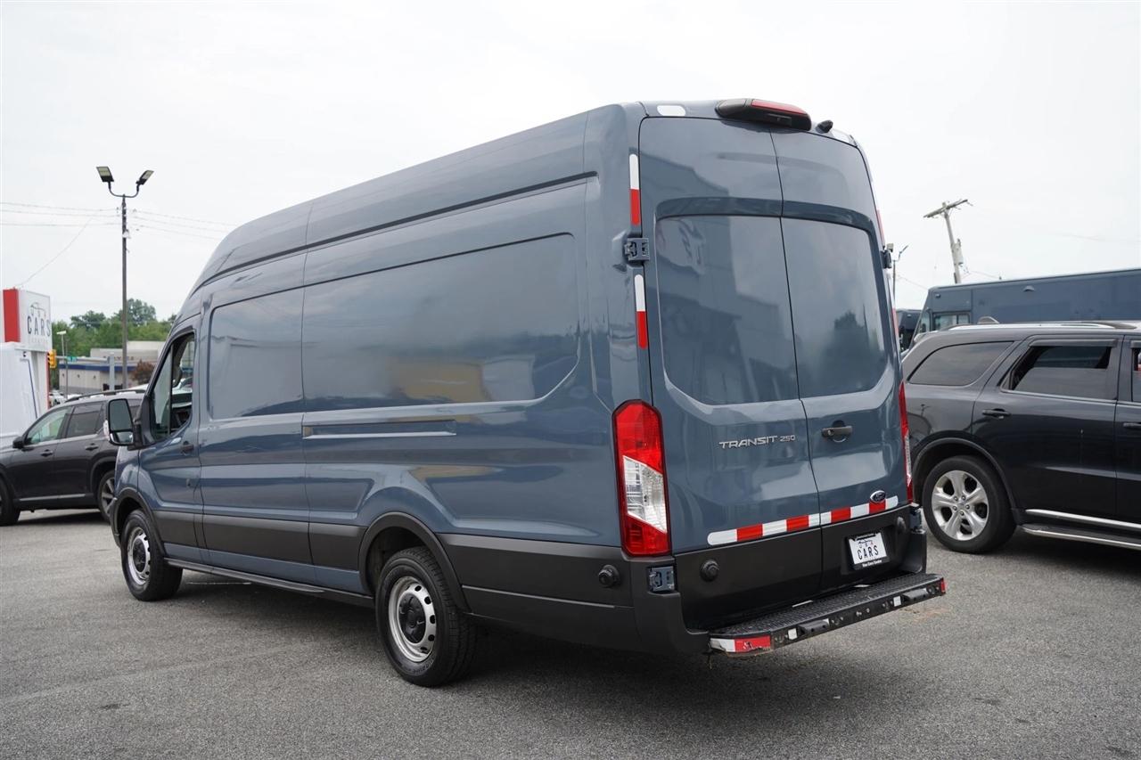 Ford Transit 250 Van High Roof w/Sliding Pass. 148-in. WB EL 2020