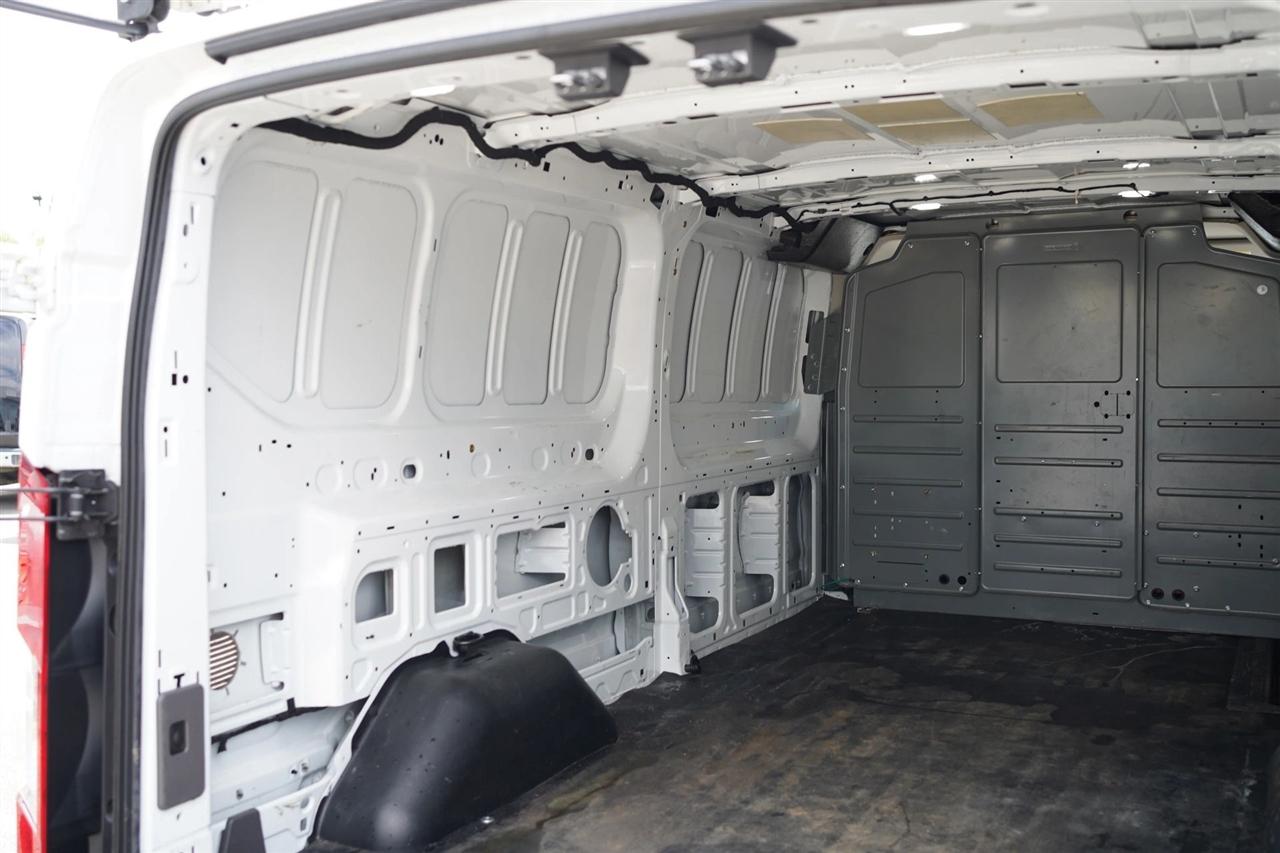 Ford Transit 250 Van Low Roof w/Sliding Pass. 130-in. WB 2021