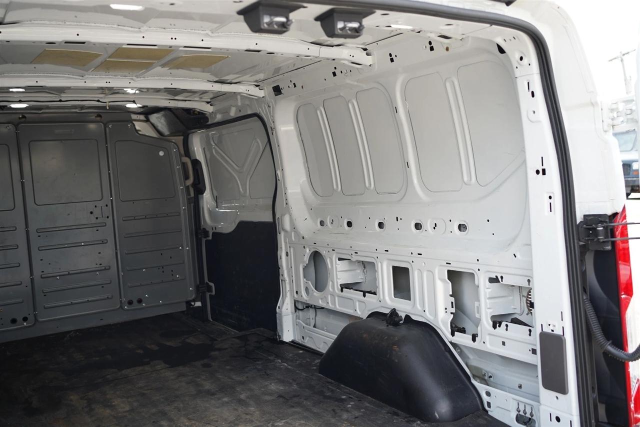 Ford Transit 250 Van Low Roof w/Sliding Pass. 130-in. WB 2021