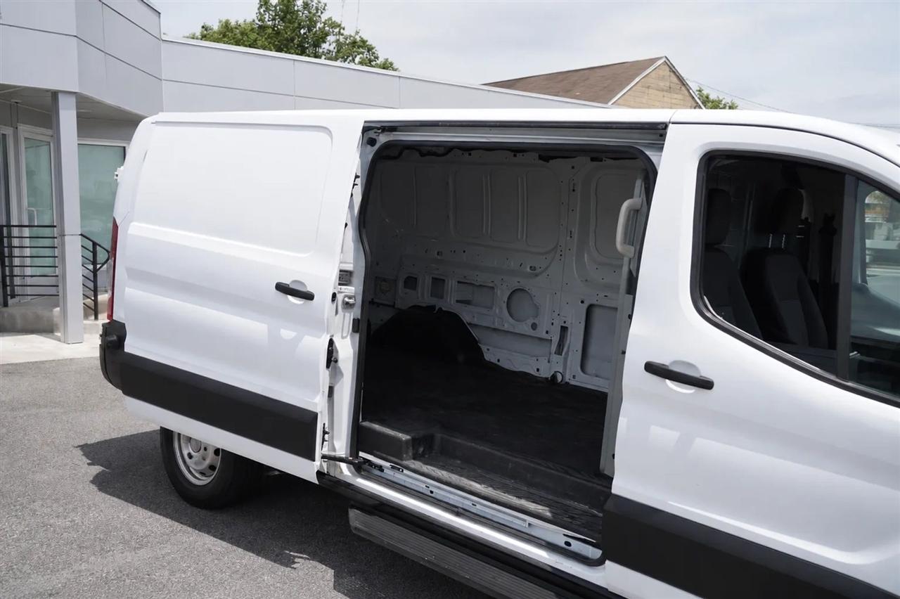 Ford Transit 250 Van Low Roof w/Sliding Pass. 130-in. WB 2021