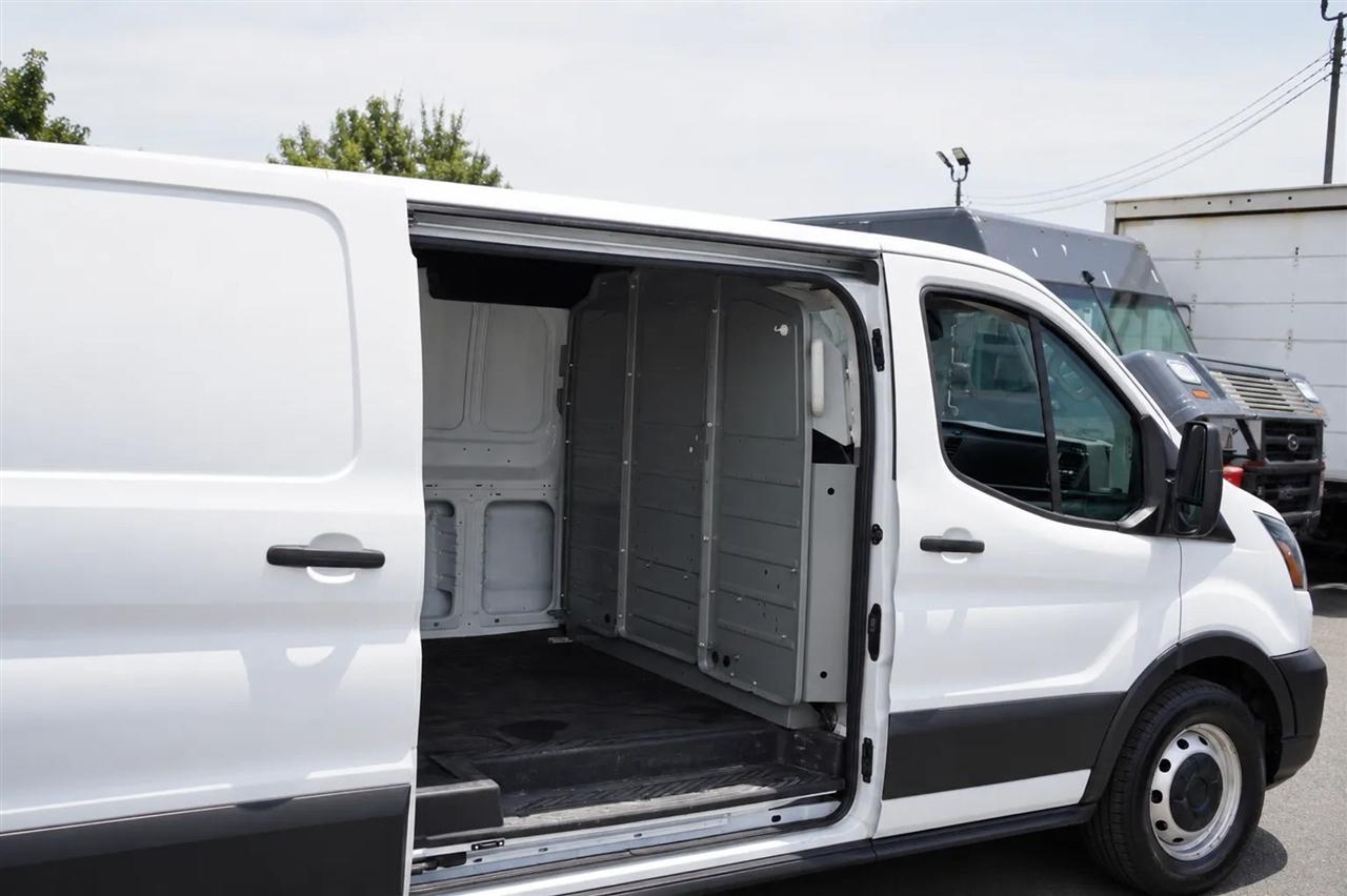 Ford Transit 250 Van Low Roof w/Sliding Pass. 130-in. WB 2021