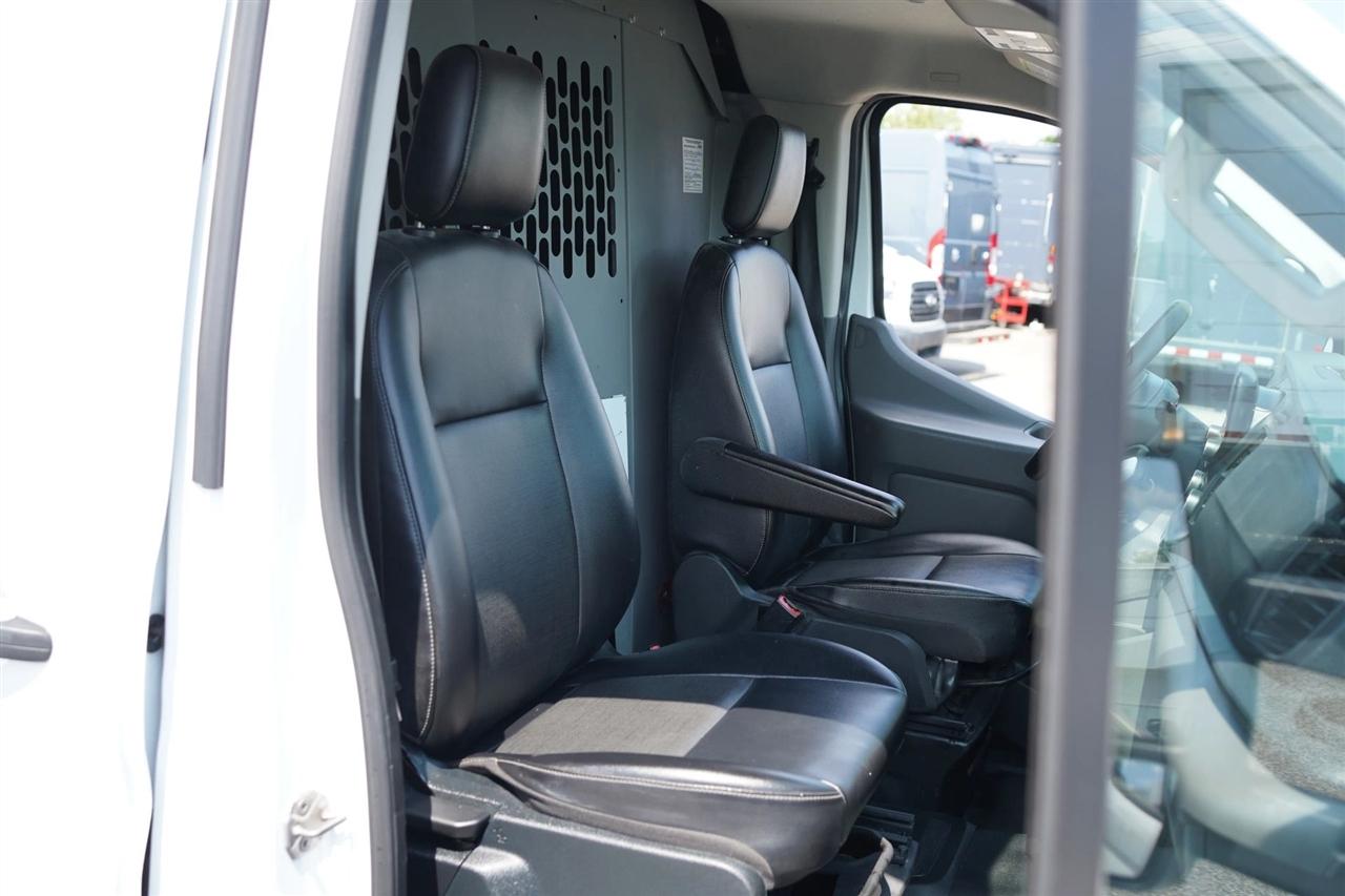 Ford Transit 250 Van Low Roof w/Sliding Pass. 130-in. WB 2021