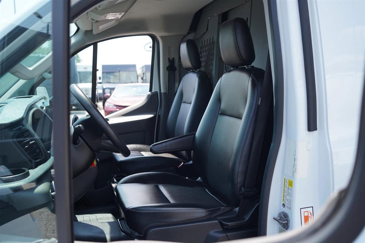 Ford Transit 250 Van Low Roof w/Sliding Pass. 130-in. WB 2021