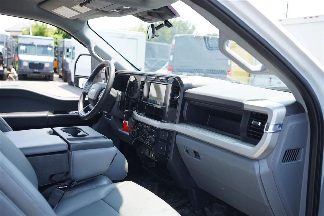 Ford F-450 SD Crew Cab DRW 4WD 2024
