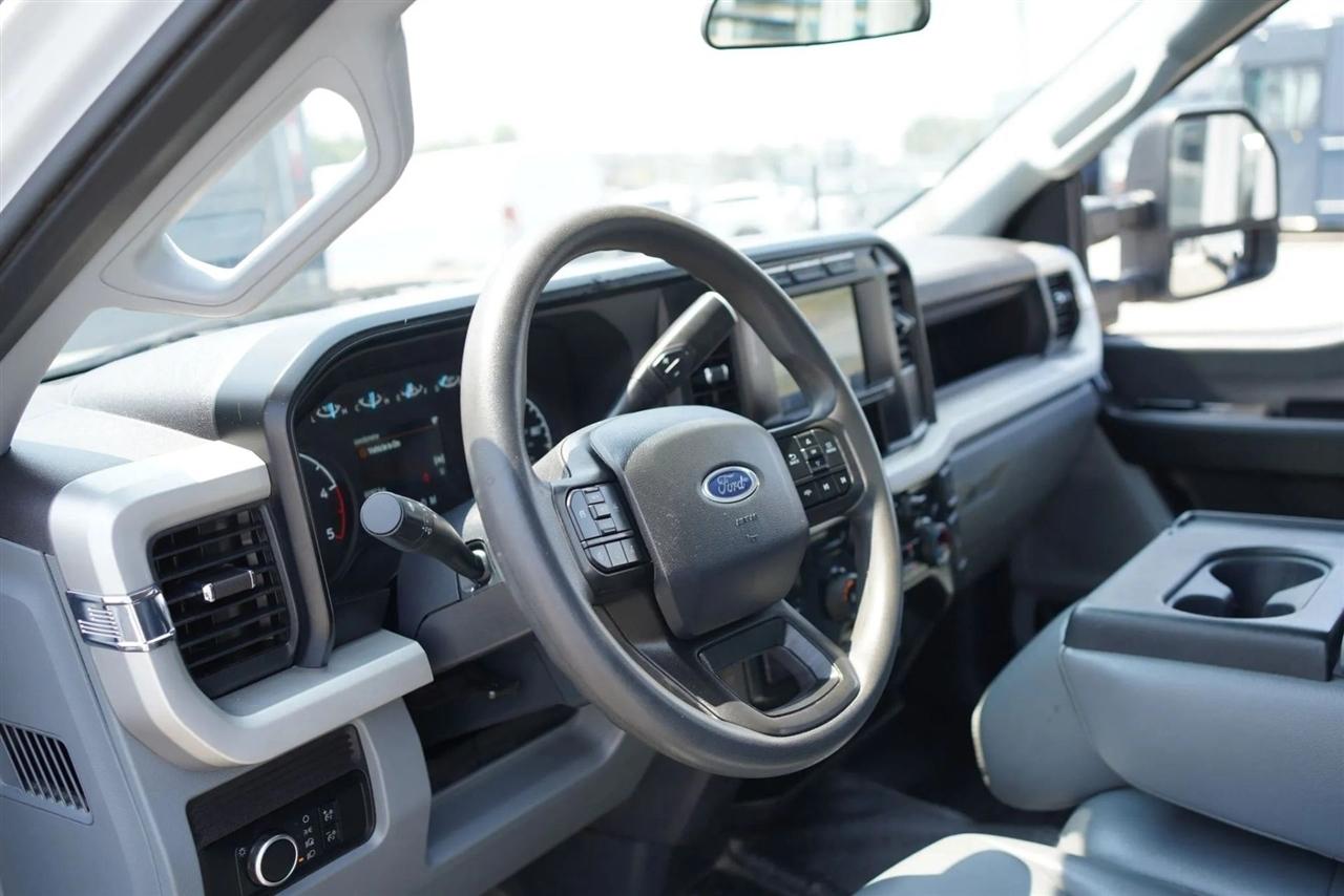 Ford F-450 SD Crew Cab DRW 4WD 2024