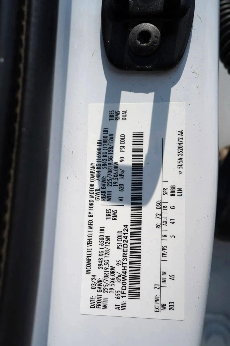 Ford F-450 SD Crew Cab DRW 4WD 2024
