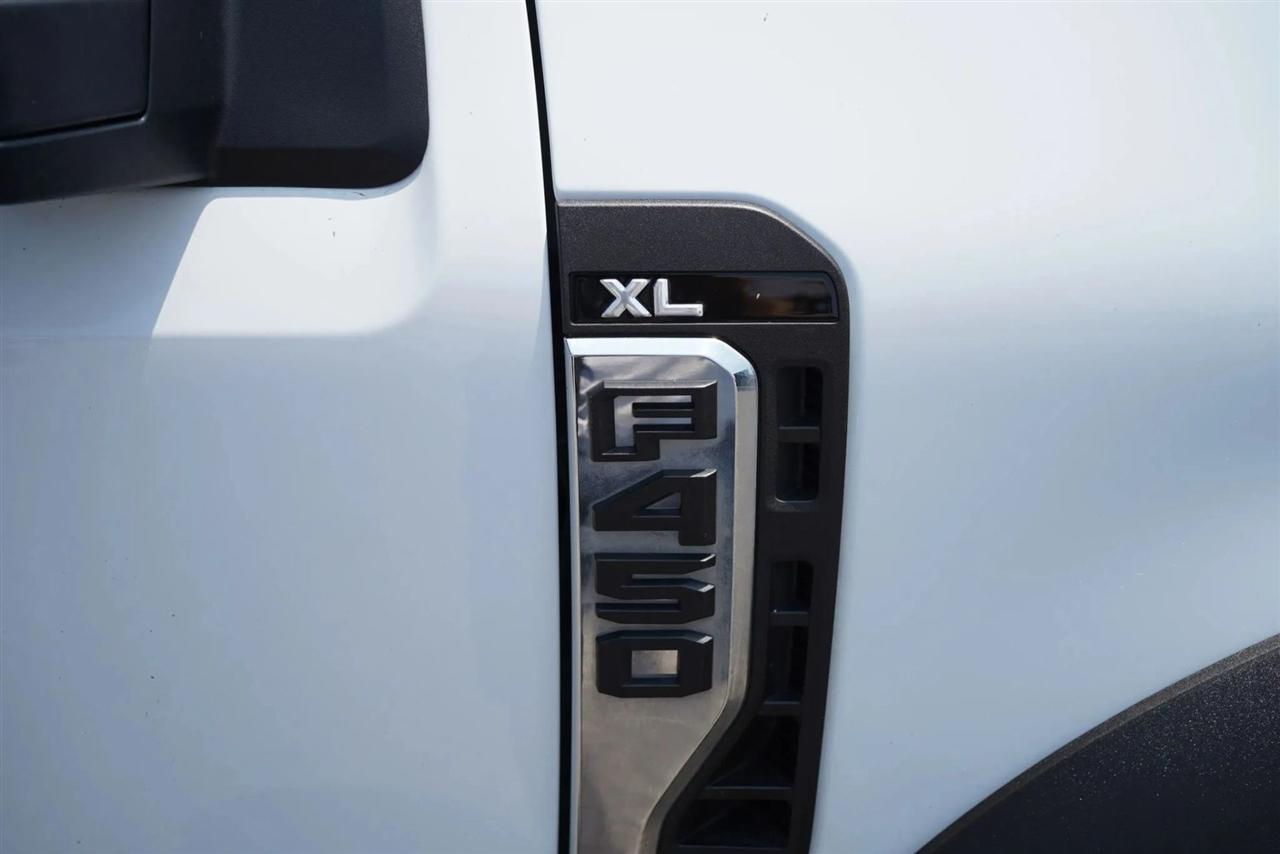 Ford F-450 SD Crew Cab DRW 4WD 2024
