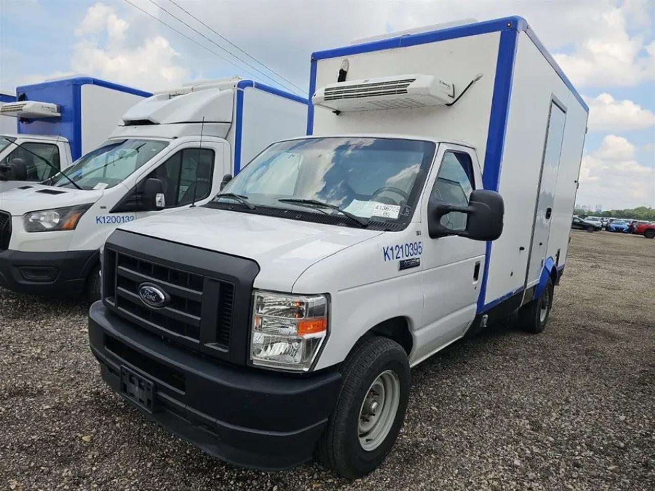 Ford Econoline E-350 Super Duty 2023