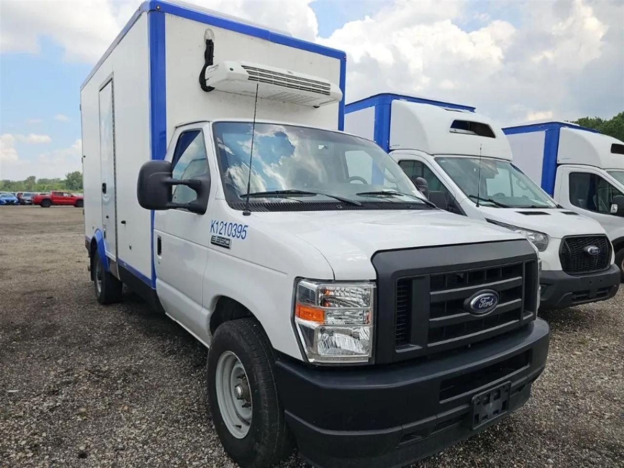 Ford Econoline E-350 Super Duty 2023