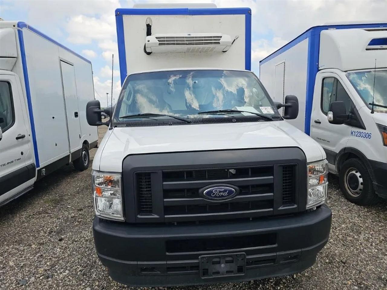 Ford Econoline E-350 Super Duty 2023