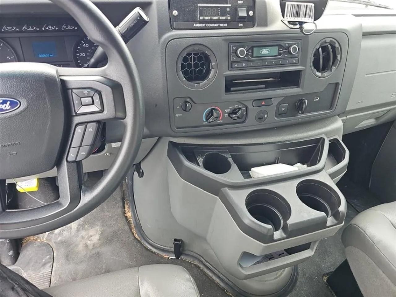 Ford Econoline E-350 Super Duty 2023