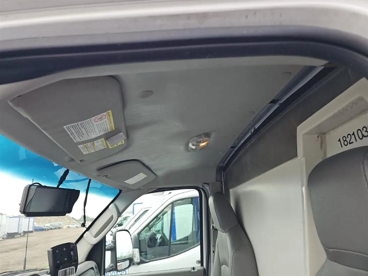 Ford Econoline E-350 Super Duty 2023