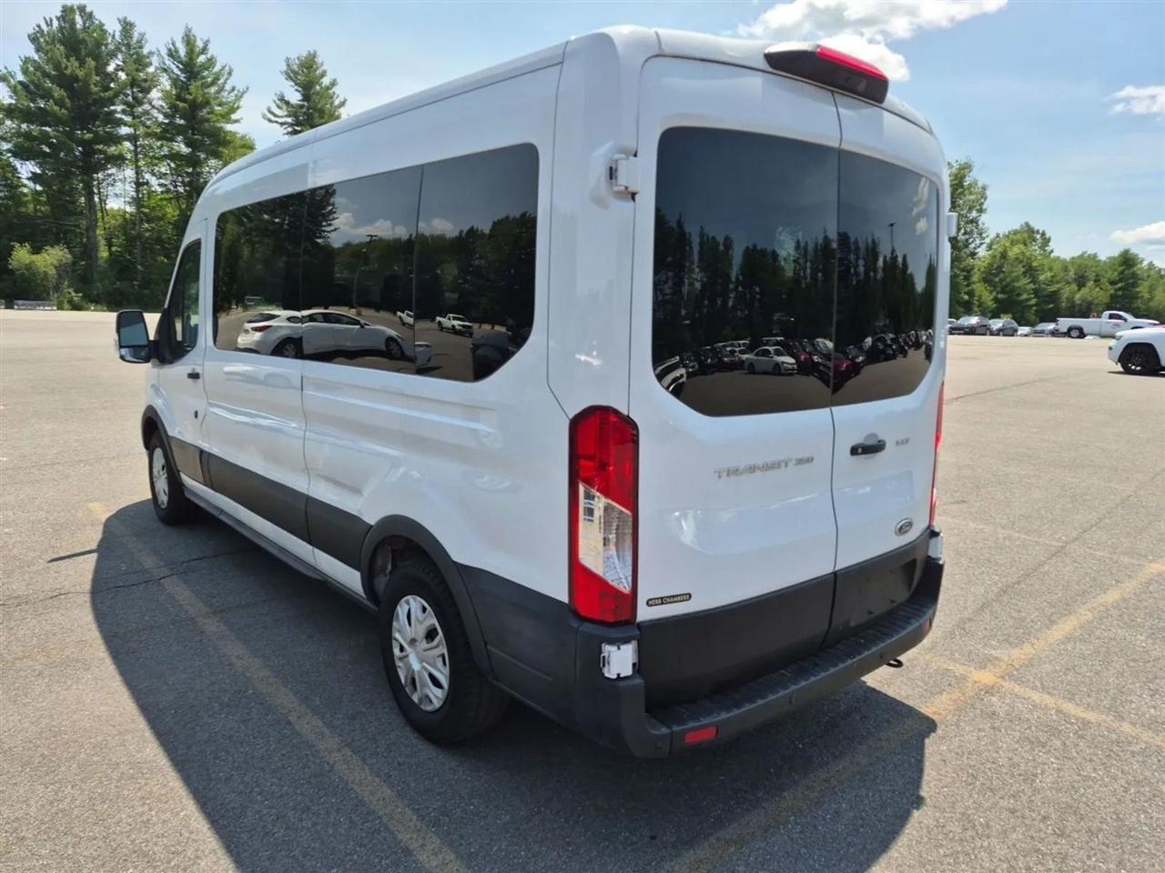 Ford Transit 350 Wagon Med. Roof XL w/Sliding Pass. 148-in. WB 2025