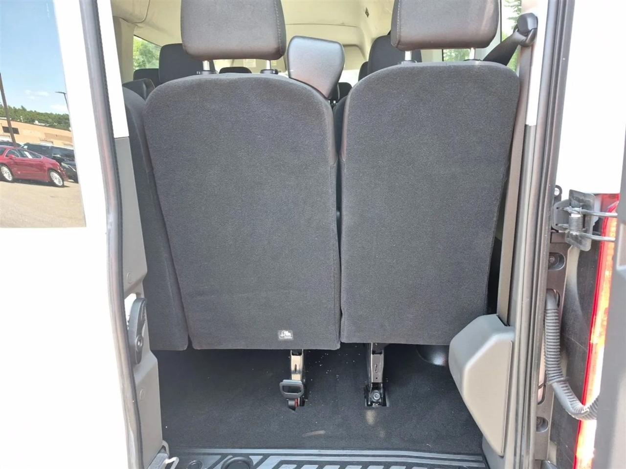 Ford Transit 350 Wagon Med. Roof XL w/Sliding Pass. 148-in. WB 2025