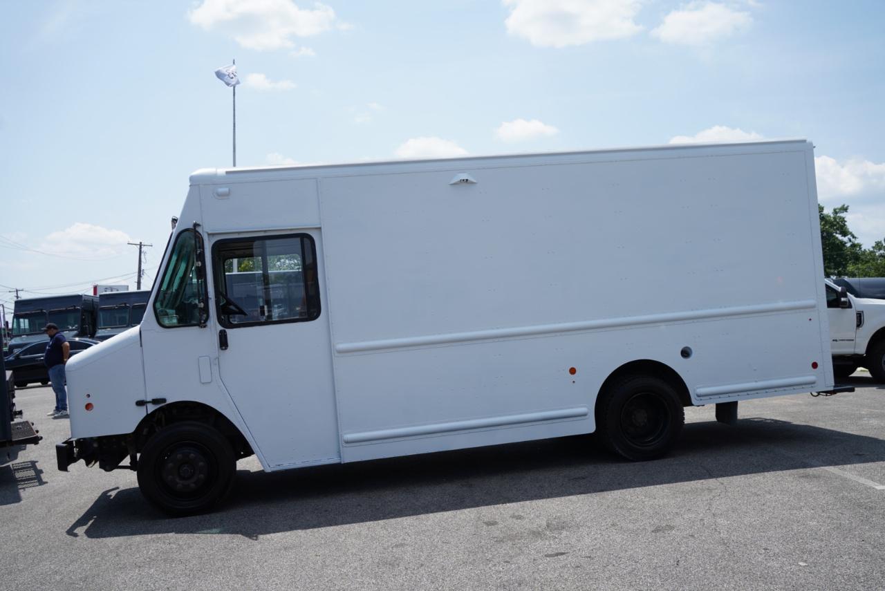 Freightliner MT45 Chassis  2021