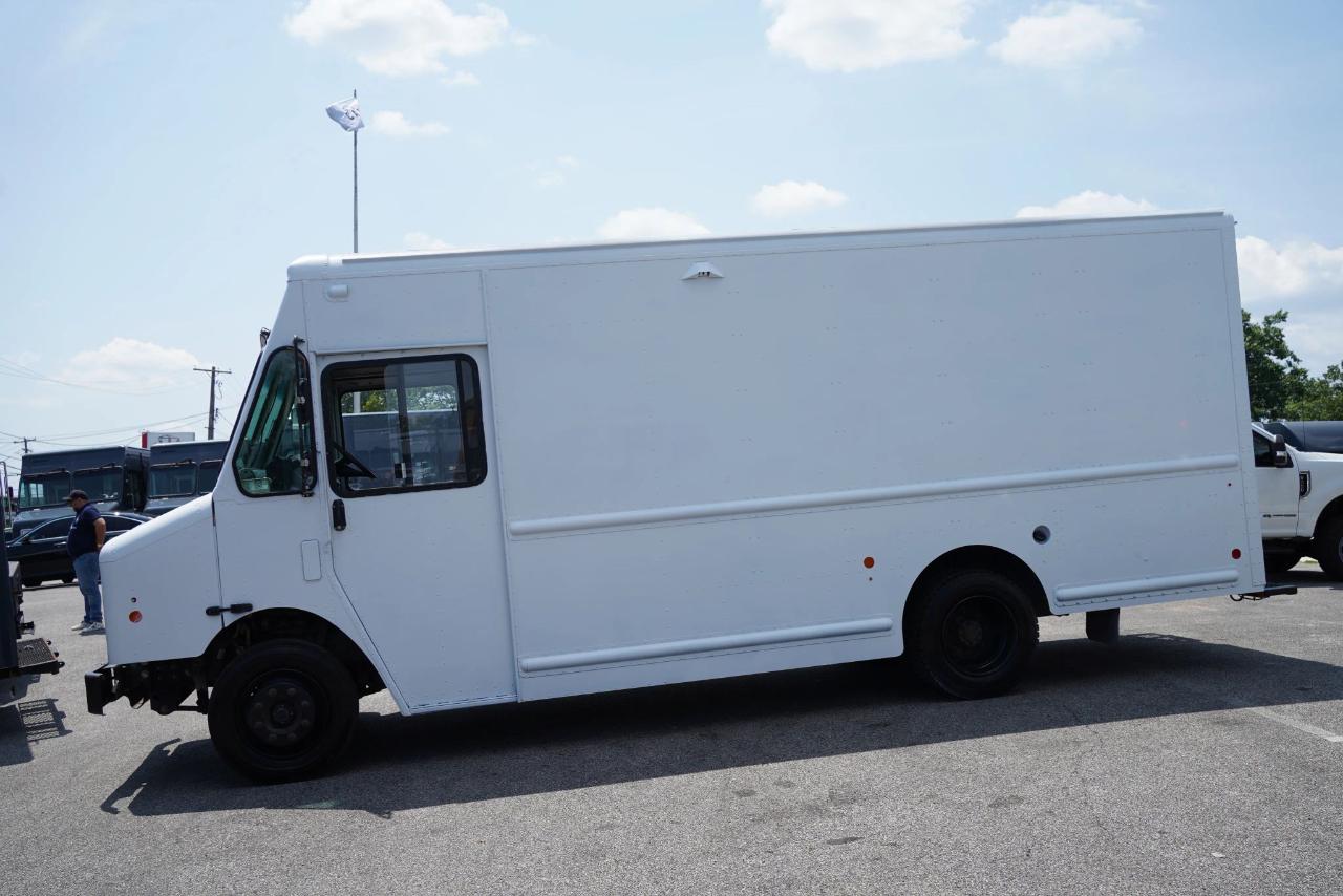 Freightliner MT45 Chassis  2021