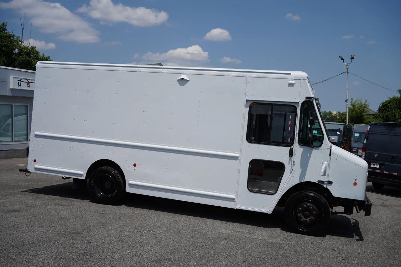 Freightliner MT45 Chassis  2021