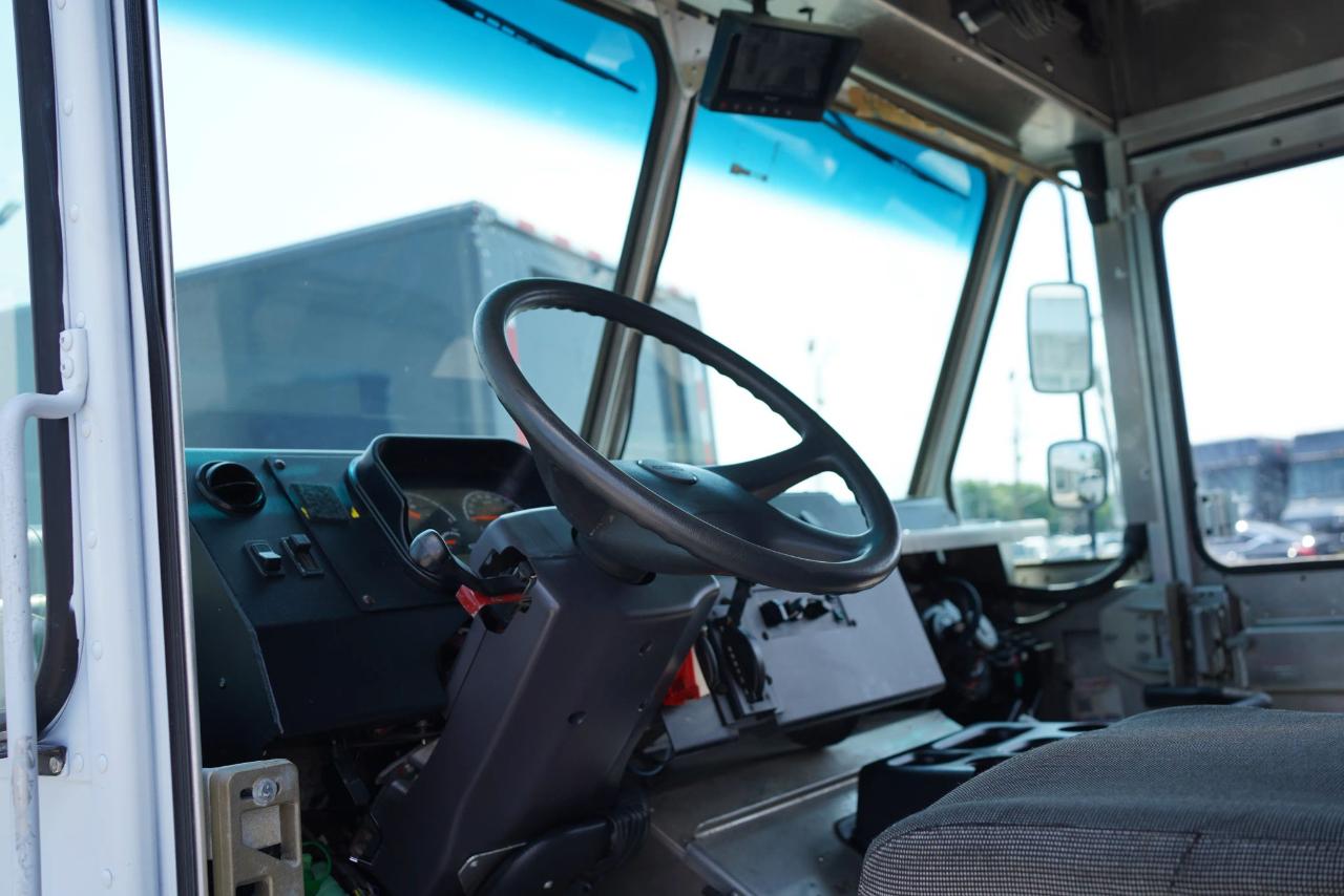 Freightliner MT45 Chassis  2021