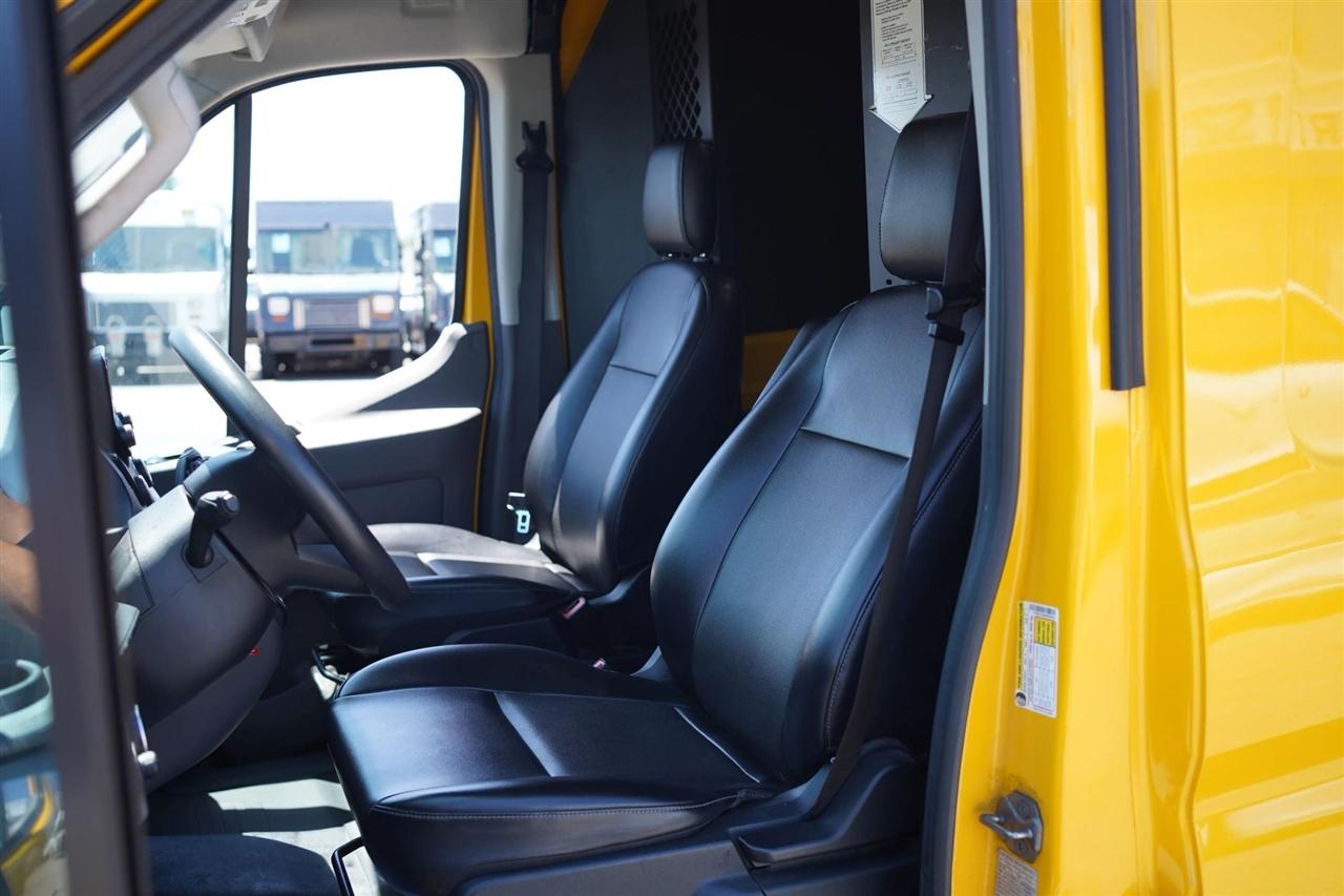 Ford Transit 250 Van Low Roof w/Sliding Pass. 130-in. WB 2021